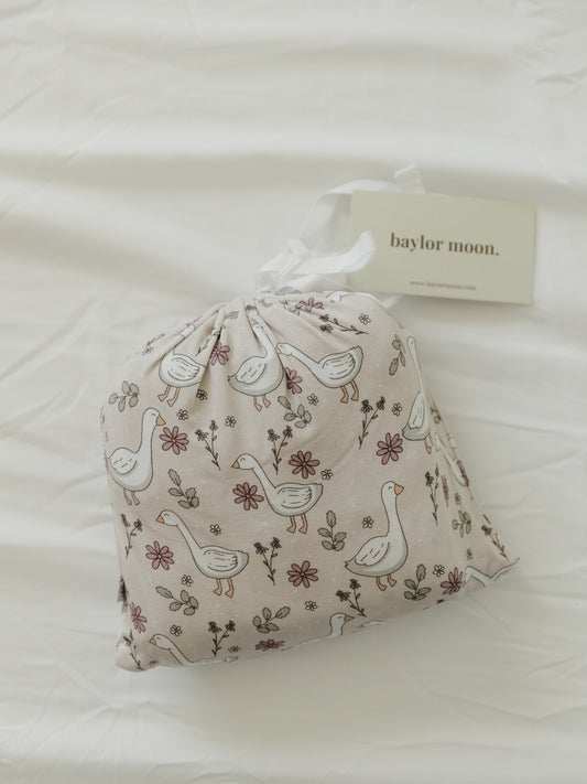 Sweet Geese | Swaddle & Beanie Set